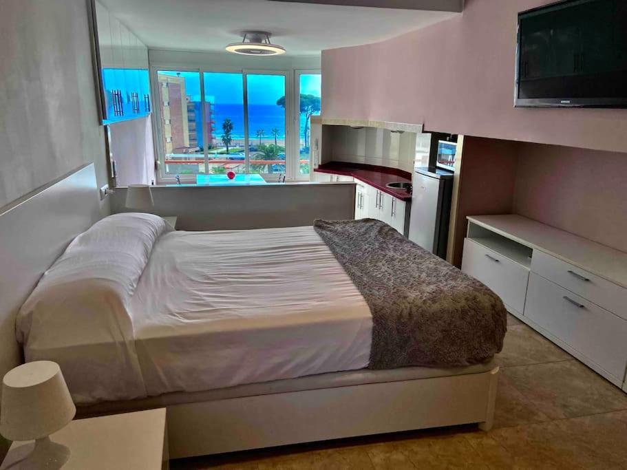 Estudio Con Vistas Al Mar Apartment La Pineda Exterior photo